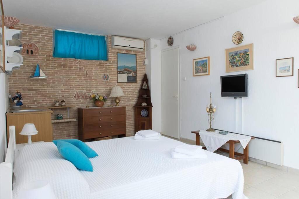 Palmaya Villa, Unique Seafront Experience Vagia  Luaran gambar