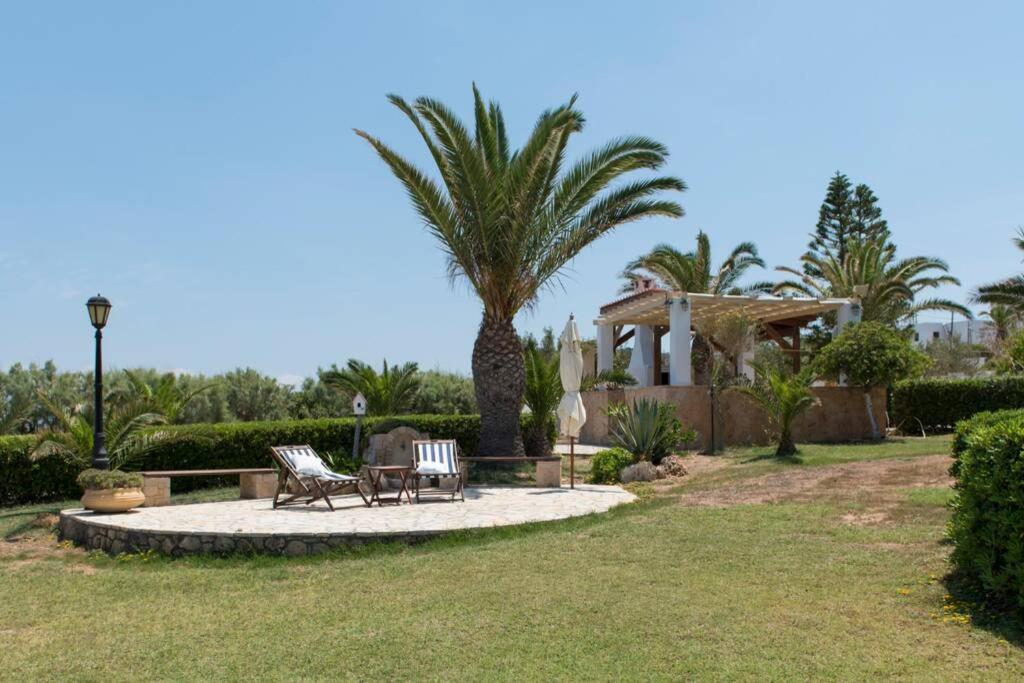 Palmaya Villa, Unique Seafront Experience Vagia  Luaran gambar