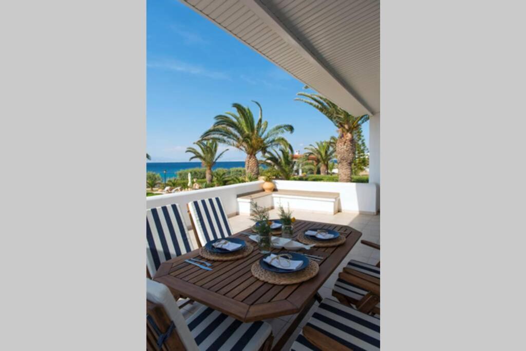 Palmaya Villa, Unique Seafront Experience Vagia  Luaran gambar